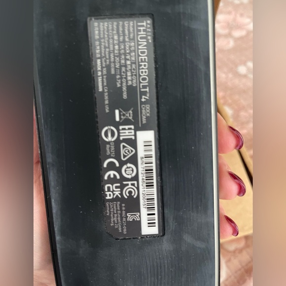 Razer Model No. : RC21-0169
Universal Dock
Rating : 20.0V --- 6.75A - Picture 2 of 14